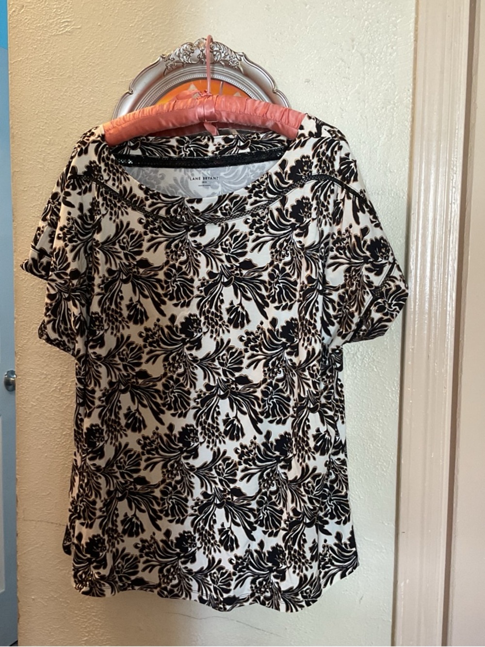 Lane Bryant Black and White Floral Print Short Sleeve Tee